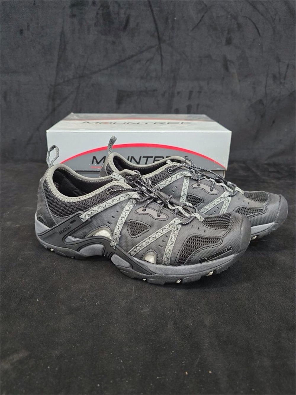 NWB Men’s Mountrek Chesapeake Water Sneakers Black/Grey Size 10